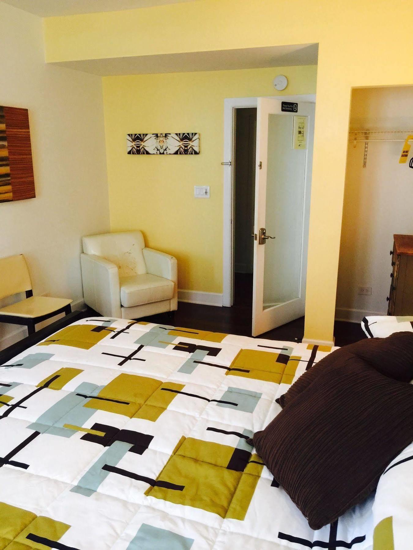House 5863- Chicago's Premier Bed & Breakfast