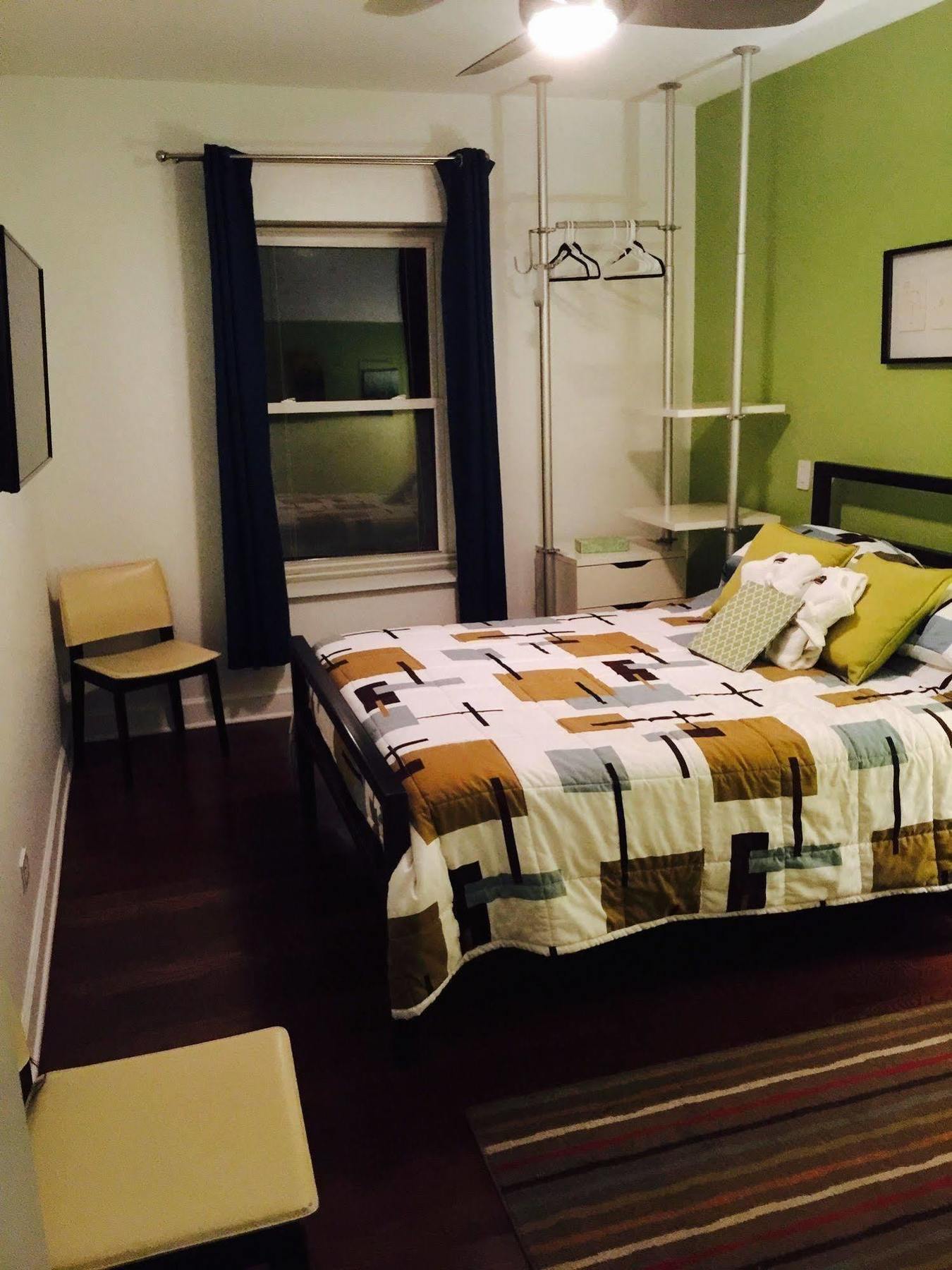 House 5863- Chicago's Premier Bed & Breakfast
