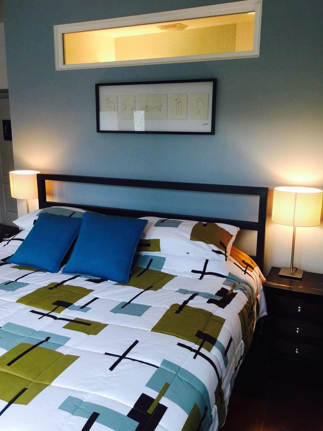 Bed & Breakfast House 5863- Chicago's Premier Chicago