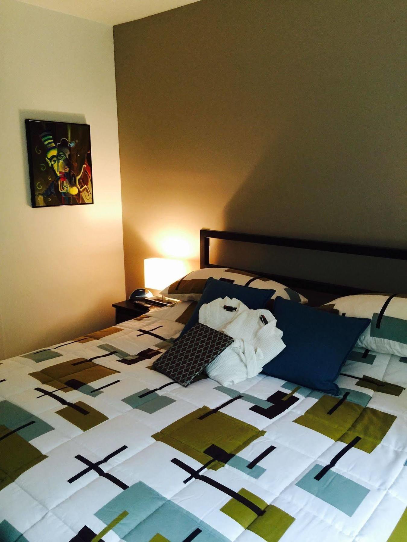 House 5863- Chicago's Premier Bed & Breakfast 4*