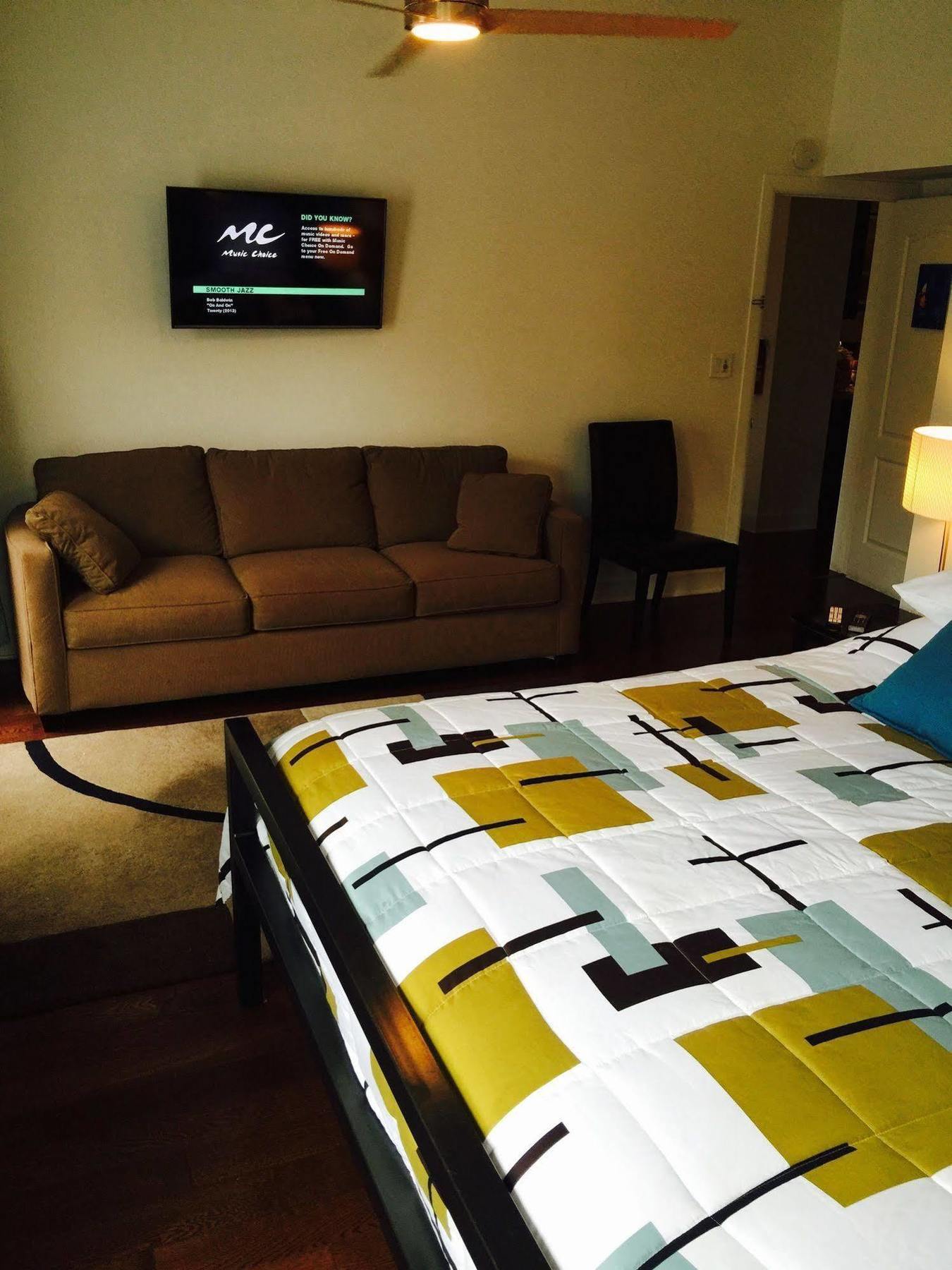 Bed & Breakfast House 5863- Chicago's Premier 4*