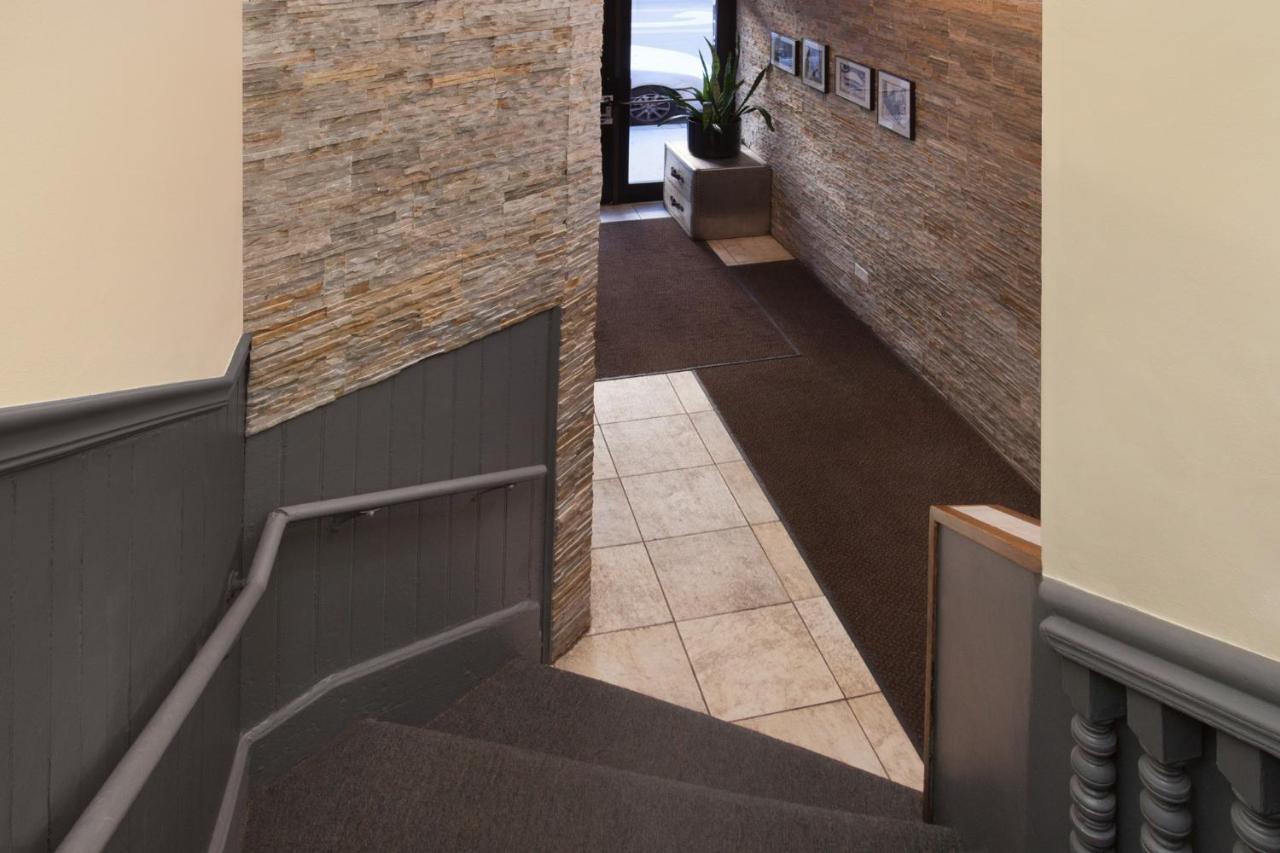 Parthenon Hostel