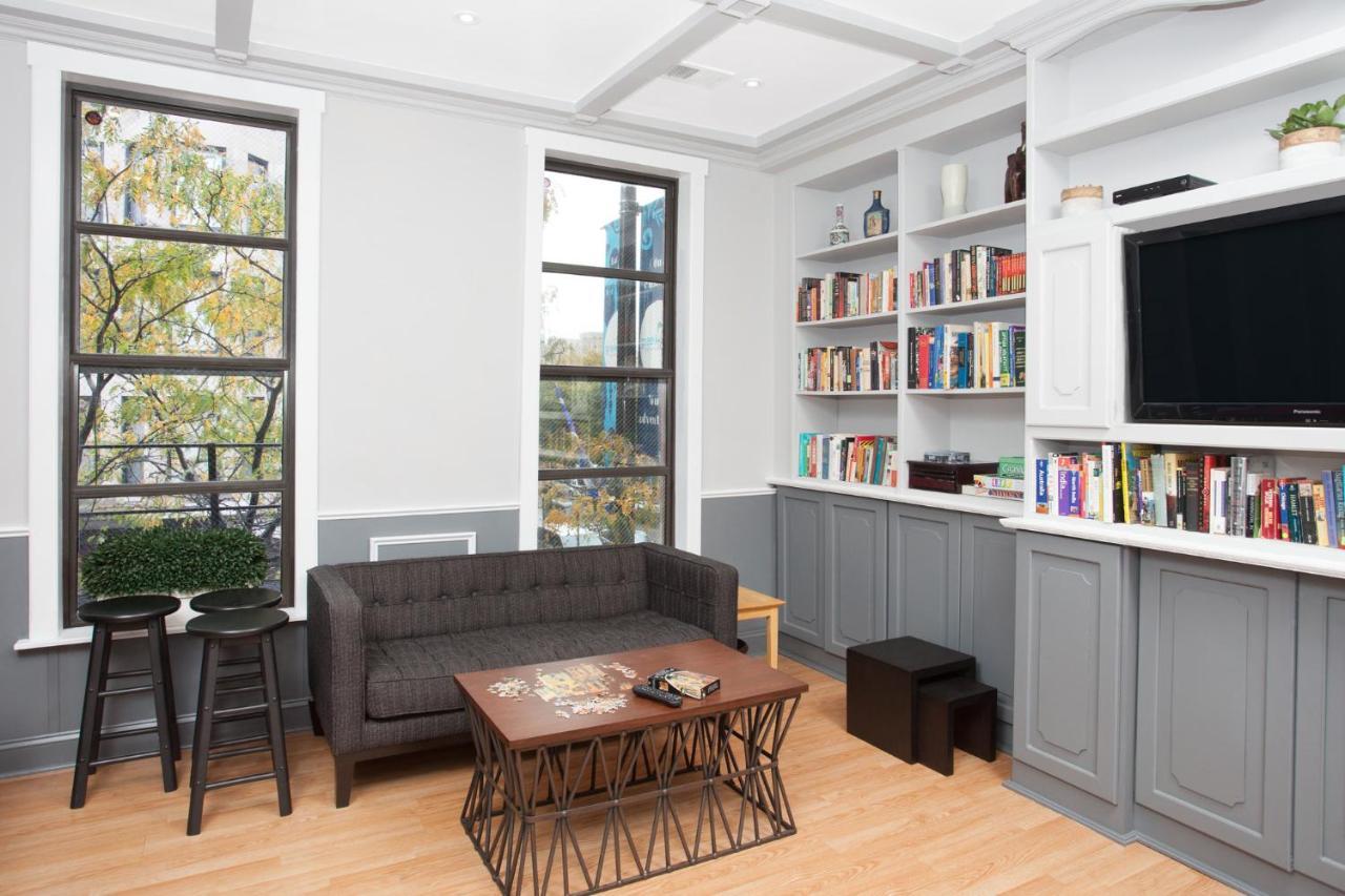 Parthenon Hostel Chicago