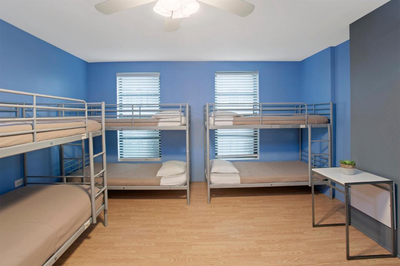 Parthenon Hostel *