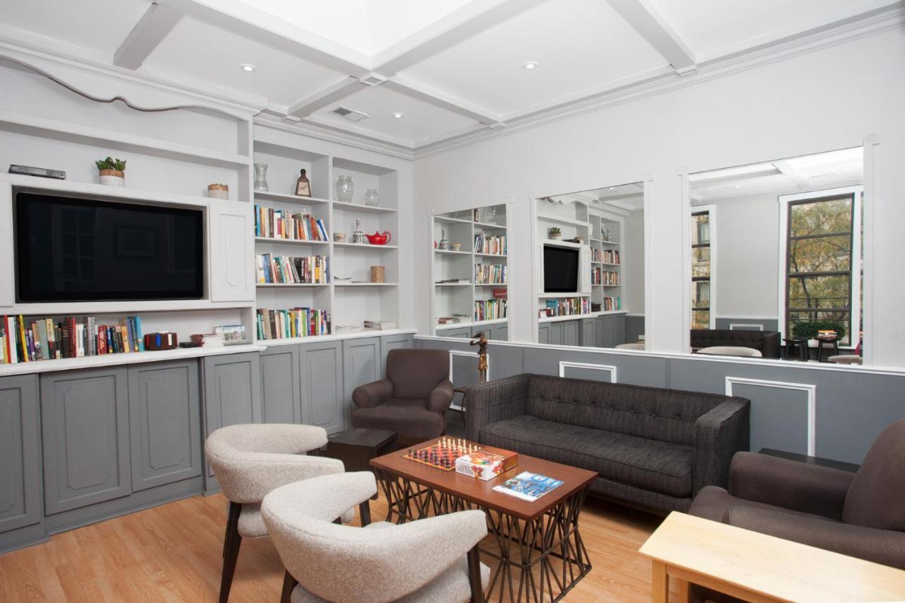 Parthenon Hostel *