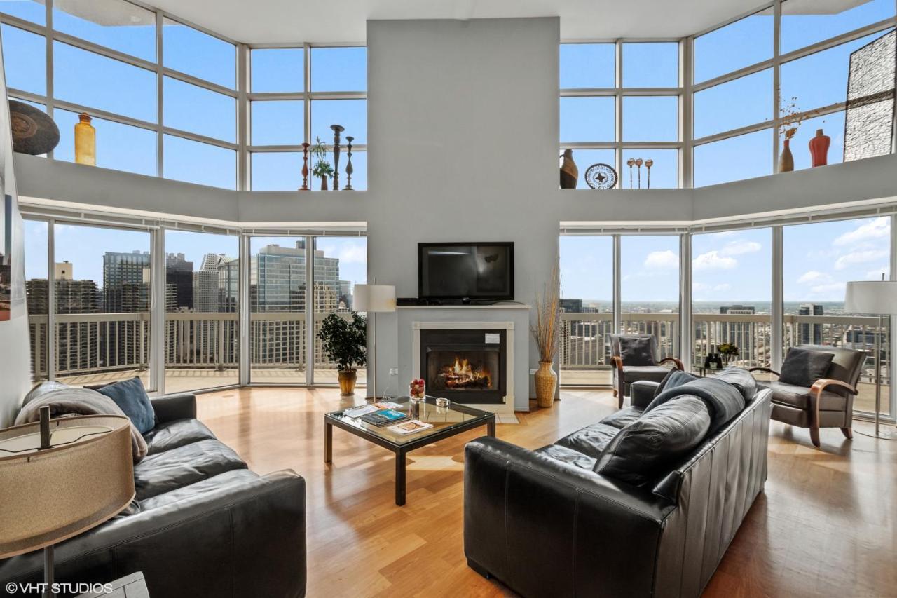 The Penthouse At Grand Plaza Chicago
